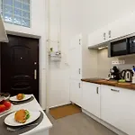 Eiffel Apartment